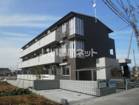 【上尾市原新町のアパートの建物外観】