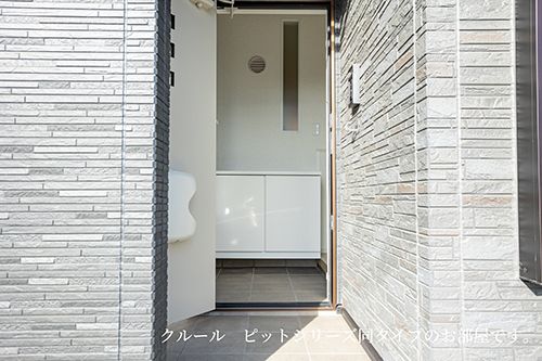 【メゾン　グレーヌ王子町IIの玄関】