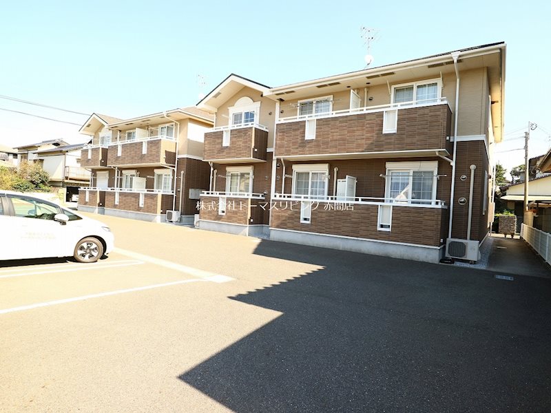 リアルエステートIIの建物外観