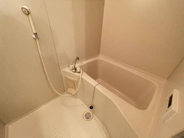 バス・シャワールーム　清潔感のあるバスです。