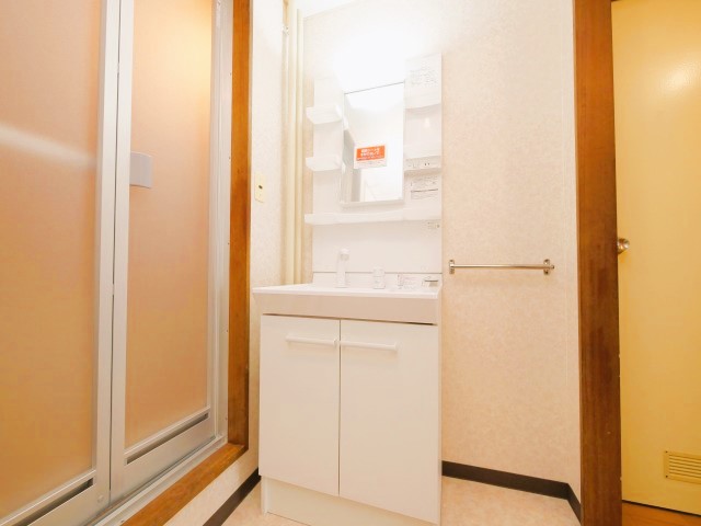 洗面設備　シャンプードレッサー完備☆鏡の保護フィルム付き新品です☆