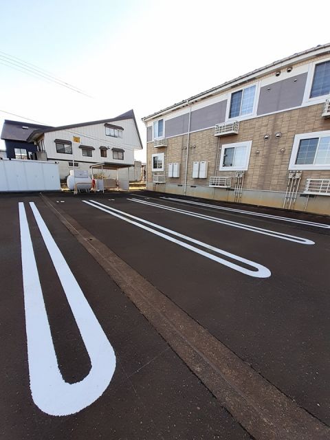 【妙高市諏訪町のアパートの駐車場】