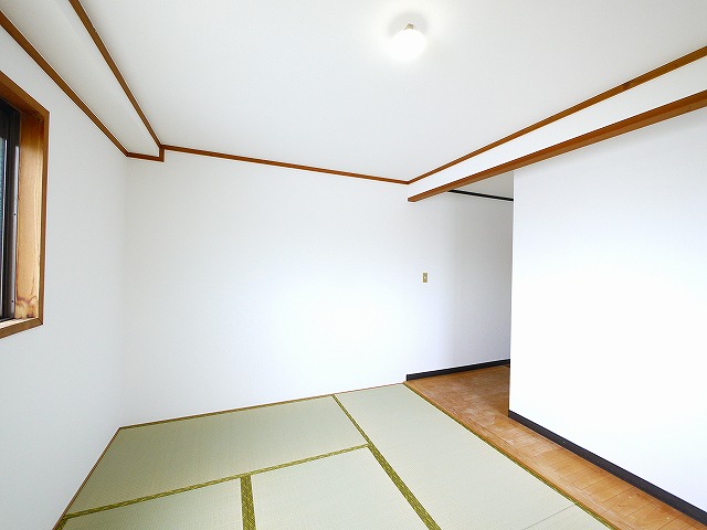 居室・リビング　い草の香りが落ち着く素敵な和室です