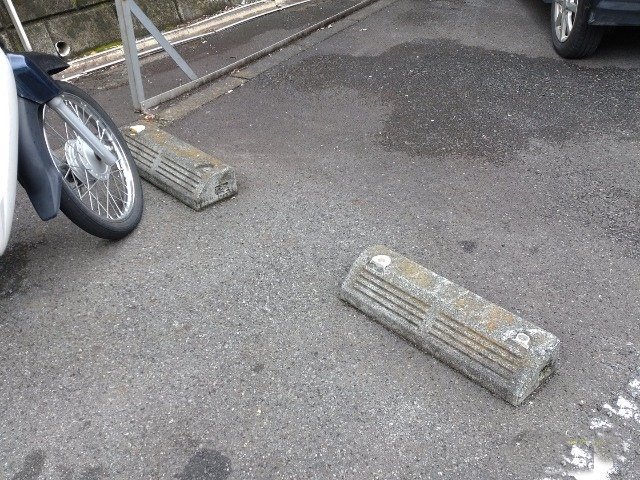 【横浜市鶴見区獅子ケ谷のアパートの駐車場】