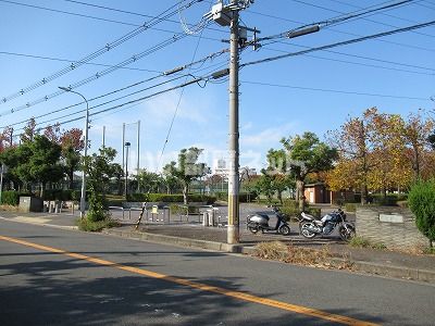 【東大阪市角田のマンションの公園】