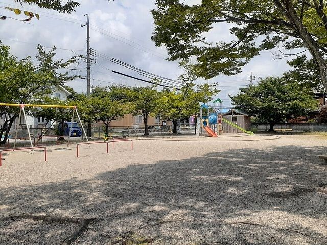 【鈴鹿市桜島町のアパートの公園】