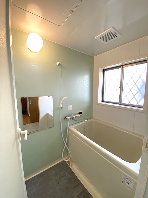 バス・シャワールーム　追い焚き機能付き