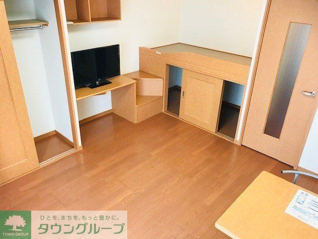 居室・リビング　同タイプ（反転）写真の為、現況優先。