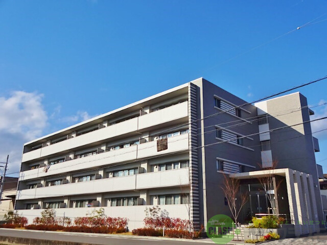 高槻市芝生町のマンションの建物外観