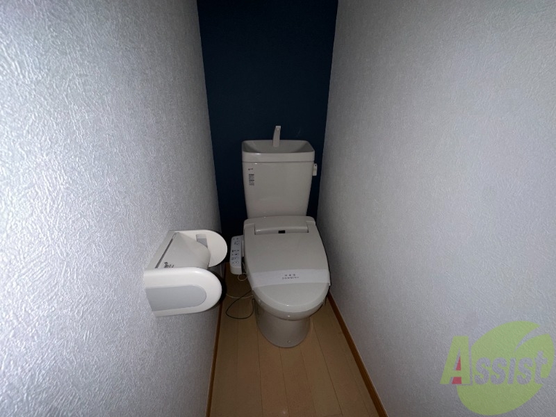 トイレ　ウォシュレット付きです。シャワートイレは嬉しいですね。