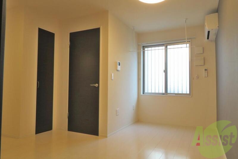 居室・リビング　東向きの窓は防犯ガラスでセキュリティ面が優れてますね