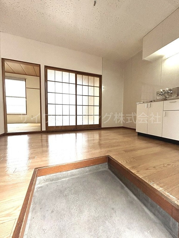 玄関　工事中のため、他号室の参考写真になります。