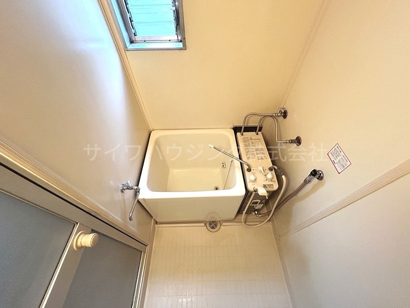 その他設備　工事中のため、他号室の参考写真になります。