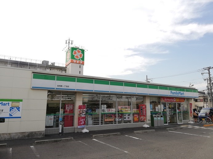 コンビニ　ファミリーマート 忠岡東一丁目店（コンビニ）まで657m