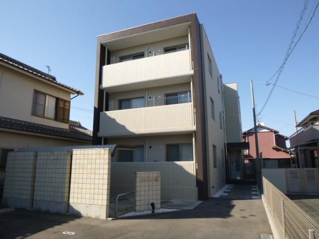 サリエンテIIIの建物外観