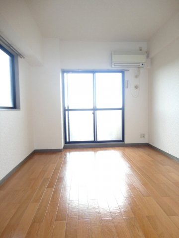 居室・リビング　広々とした洋室です