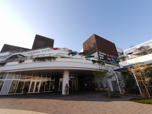 ショッピングセンター　テラスモール湘南（ショッピングセンター）まで781m