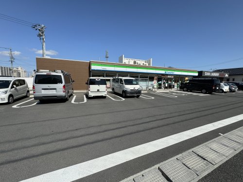 コンビニ　ファミリーマート桑名駅西店（コンビニ）まで1122m