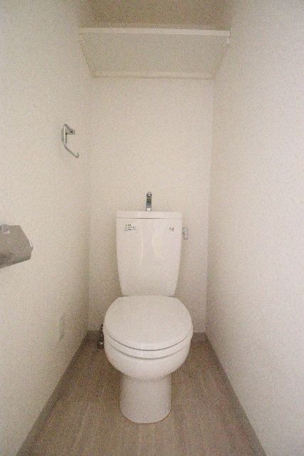 トイレ　※別室の参考写真の為、現況優先です。