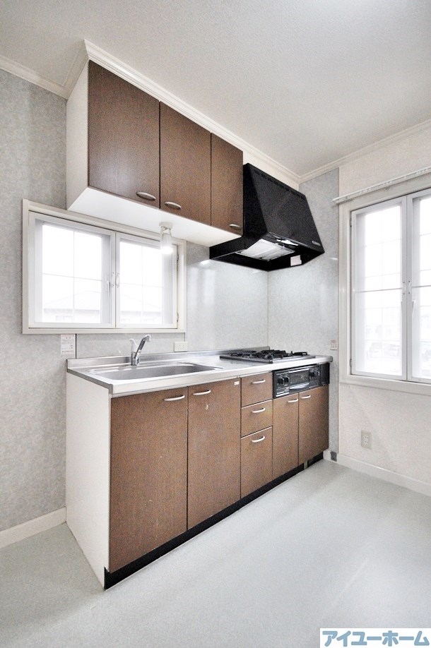 キッチン　３口ガスコンロのシステムキッチン