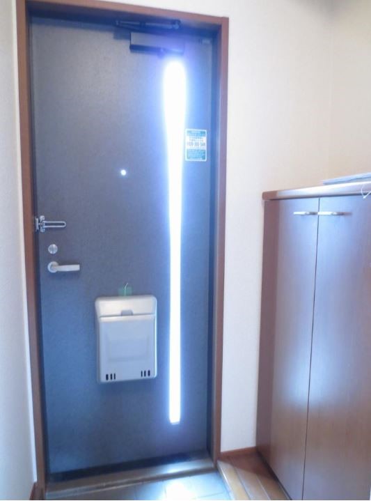 玄関　※別部屋参考写真