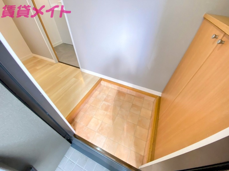 玄関　同物件別室画像