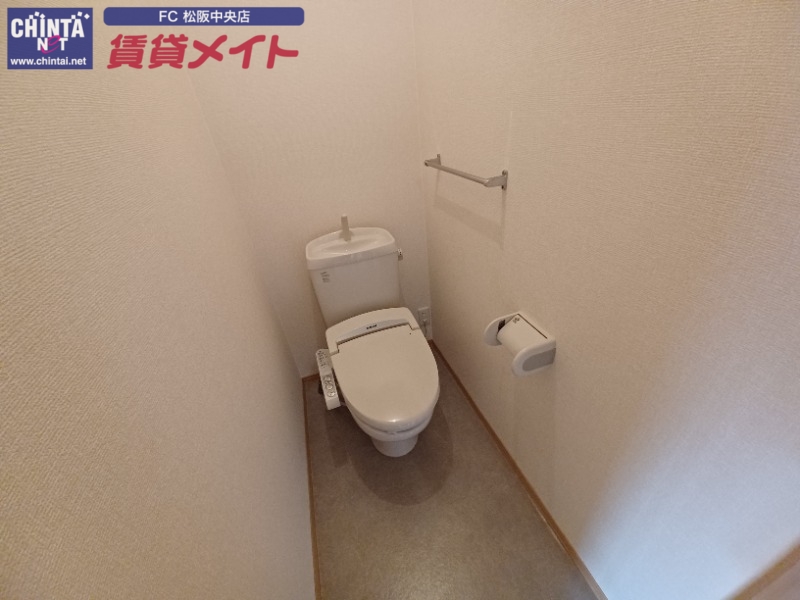 トイレ　同物件別室反転タイプ