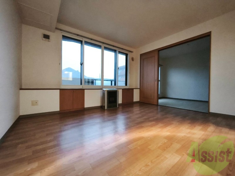 居室・リビング　広々としたリビングですね。使い勝手がよさそうですね！