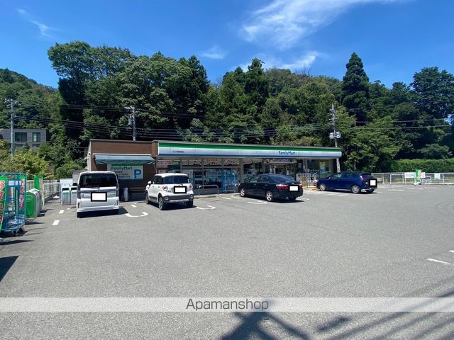 コンビニ　ファミリーマート八王子高尾町店（コンビニ）まで796m