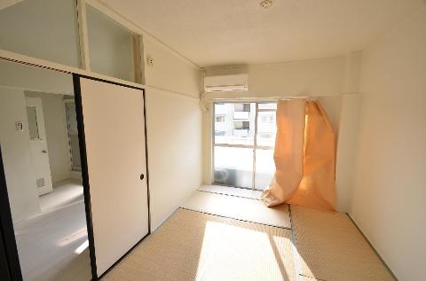 居室・リビング　室内