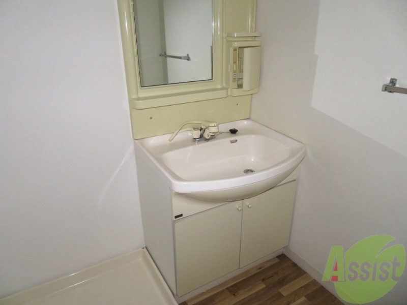 洗面設備　独立洗面台のスペースは脱衣所として利用しても問題ないですね。