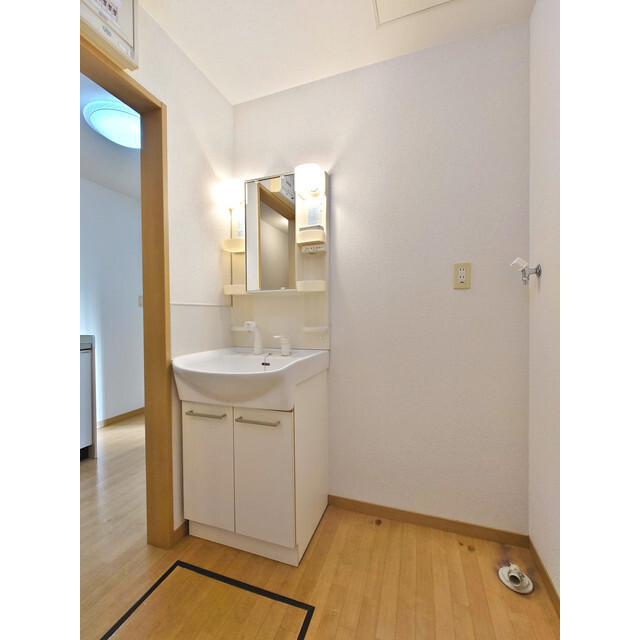 洗面設備　※入居中のため、前回募集時の写真です。