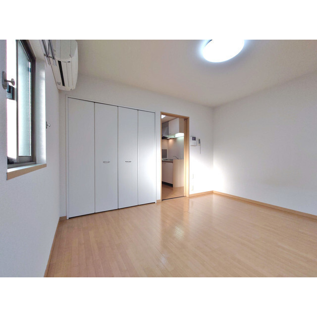 居室・リビング　※入居中のため、前回募集時の写真です。