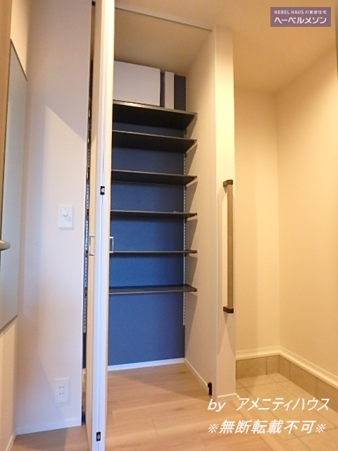 玄関　●マルチシューズクロークで、玄関回りもスッキリ。