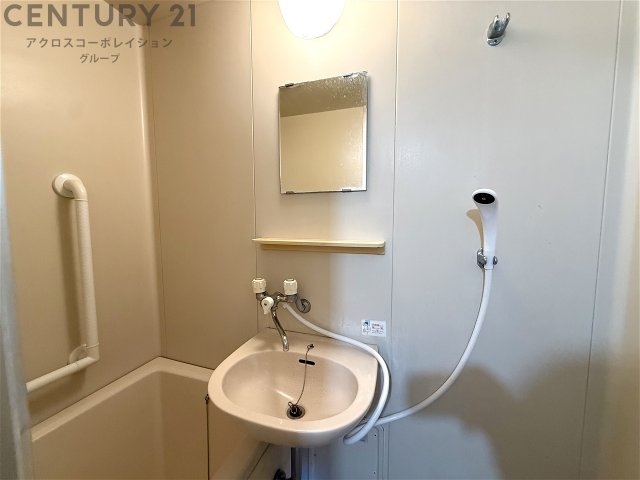 洗面設備　浴室内に洗面台あり