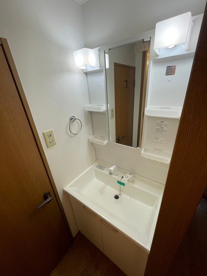洗面設備　※他号室の写真です。