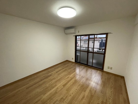 居室・リビング　※他号室の写真です。