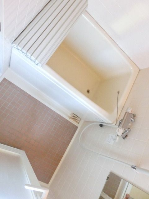 バス・シャワールーム　落ち着いた空間のお風呂です