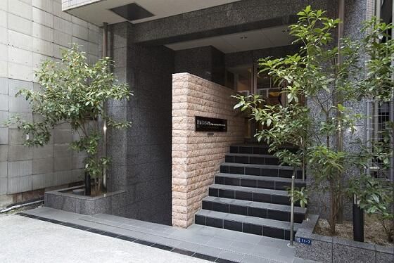 エントランス　落ち着いたエントランスです