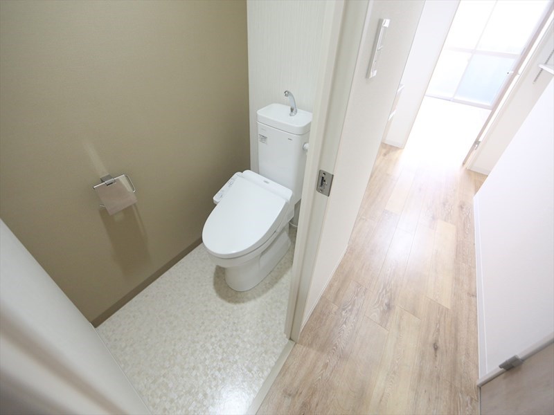 トイレ　温水洗浄暖房便座付トイレ