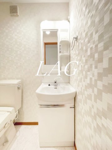 洗面設備　洋室のお部屋です。