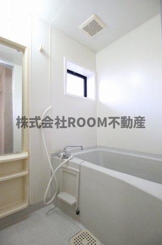 バス・シャワールーム　落ち着いた空間のお風呂です