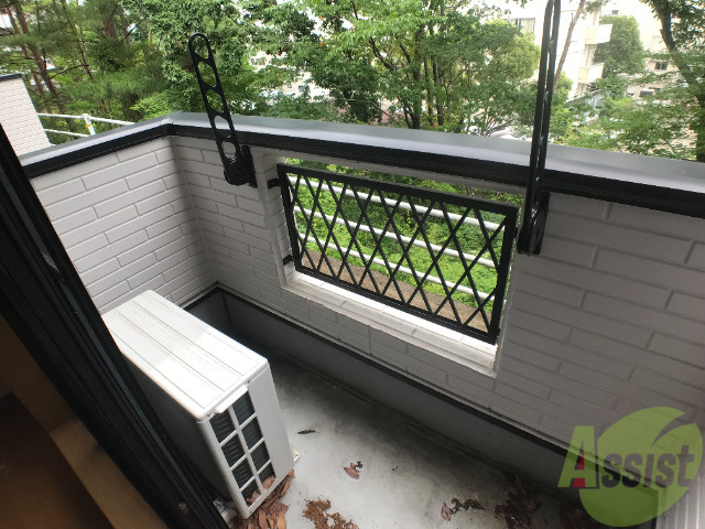 バルコニー　バルコニーは幅もしっかりあって洗濯物がはかどりそうですね。