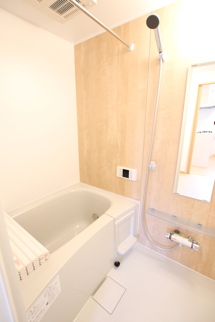 バス・シャワールーム　便利な追焚・浴室乾燥機付きバスルーム