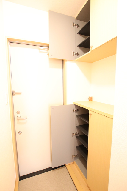 玄関　収納力のある下駄箱