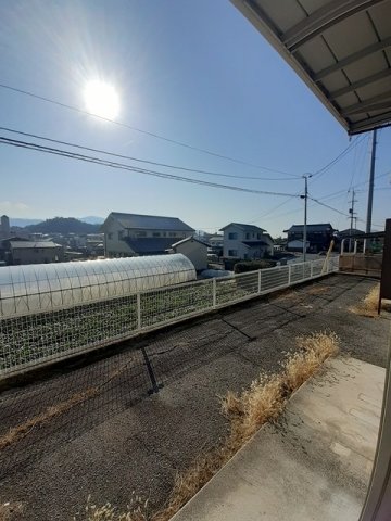 バルコニー　外からの目が気にならないバルコニーで洗濯物が干せます