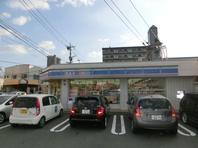 コンビニ　ロ－ソン（コンビニ）まで700m