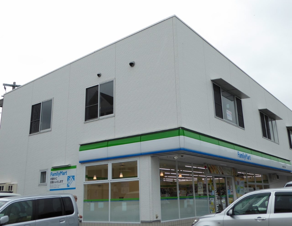 コンビニ　【ファミリーマート小倉北方三丁目店】（コンビニ）まで403m