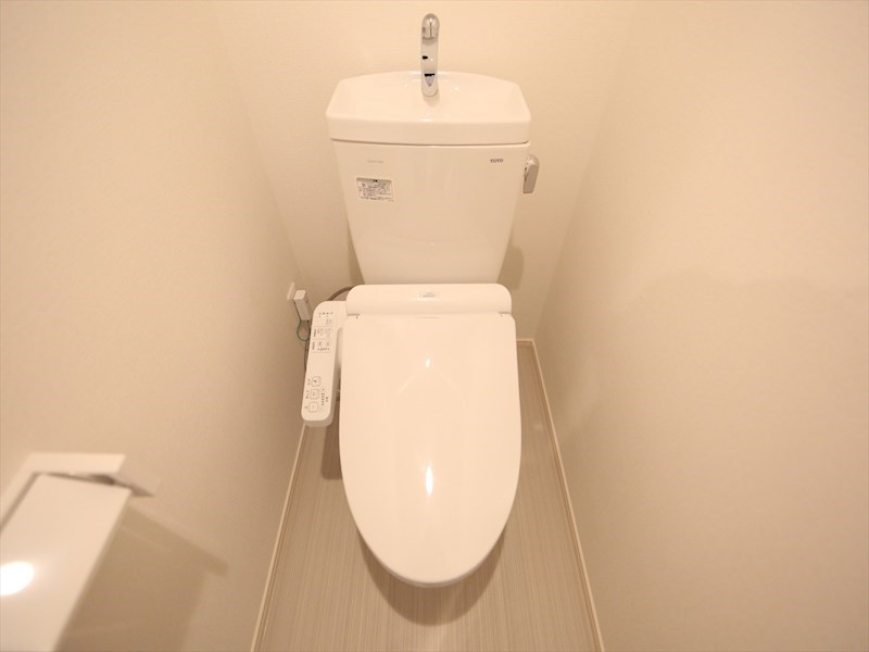 トイレ　温水洗浄暖房便座付トイレ
