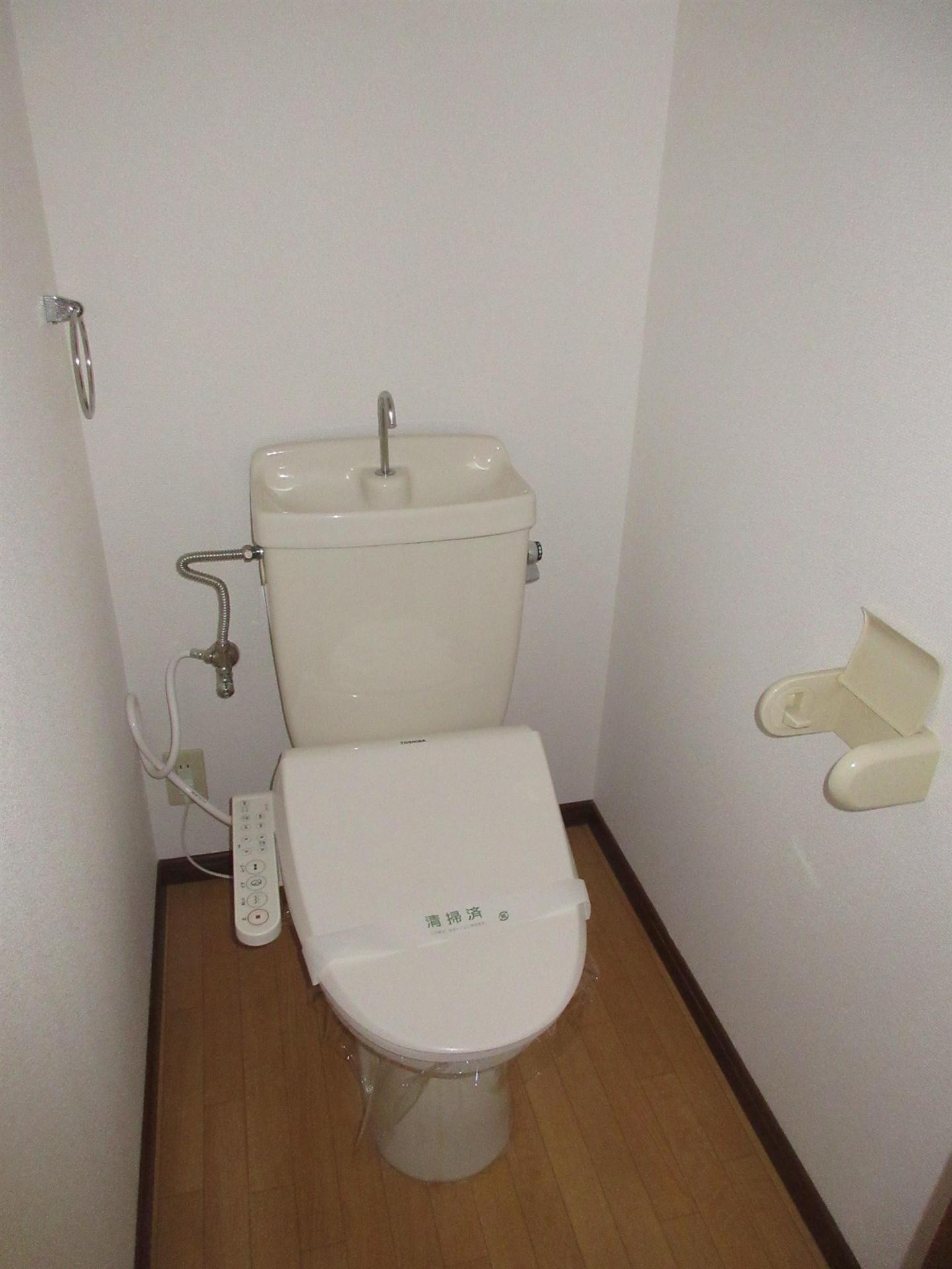 トイレ　温水洗浄便座搭載のトイレです☆